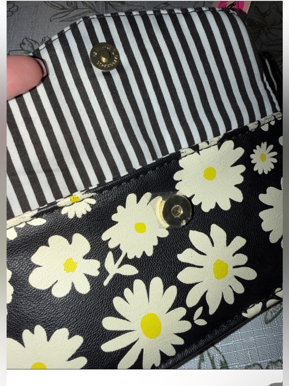 Luv Betsey Black Daisy Print Wallet Clutch NWT - Picture 3 of 5